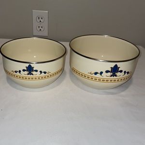 Vintage enamel nesting mixing bowls